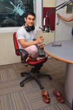 Aamir Khan in Kolhapuris at BIG fm for Satayamev Jayate first hand reactions on 29th June 2012 (4).JPG
